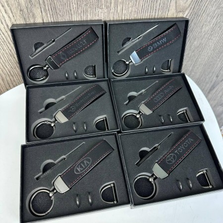 Автомобильный брелок ремешок кожаный в коробке Toyota BMW Lexus Mazda Nissan Chevrolet