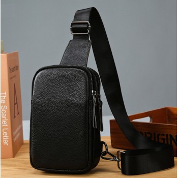 Мужская сумка барсетка на грудь кожаная качественная бананка на молнии из натуральной кожи Однотонная