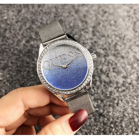 Женские наручные часы под Guess